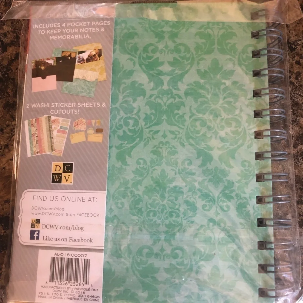 DCWV Vintage Mini Scrapbook 5X7 Stickers 19 Pages Hobbiest TRAVEL